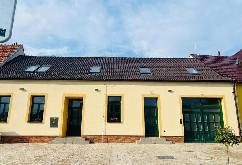 ペンション Apartmány V Zahradě