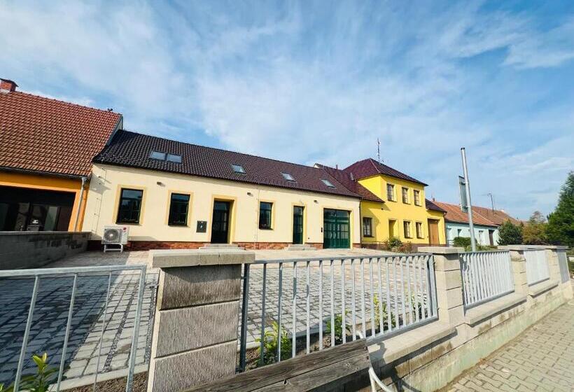 ペンション Apartmány V Zahradě