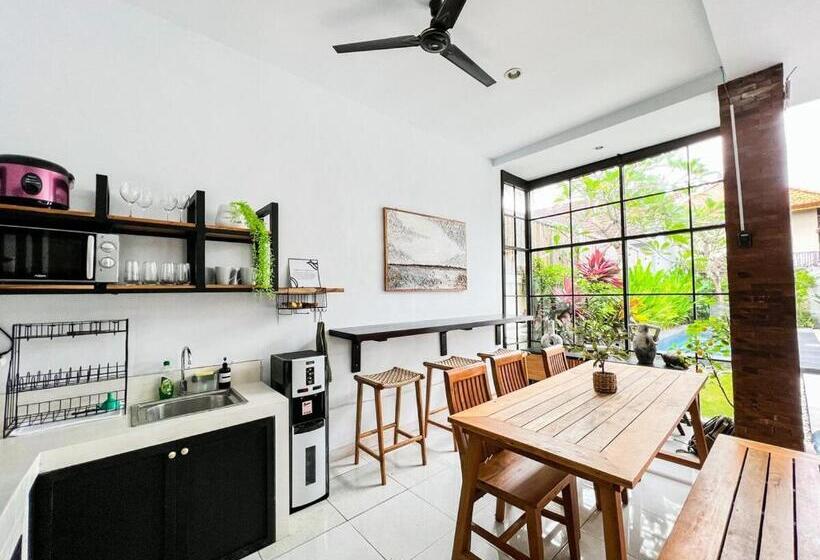 펜션 Island Boy Guesthouse N Prime Location In Canggu