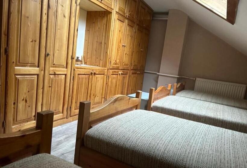 膳宿费 Konkoly Lovarda és Vendégház Lenti