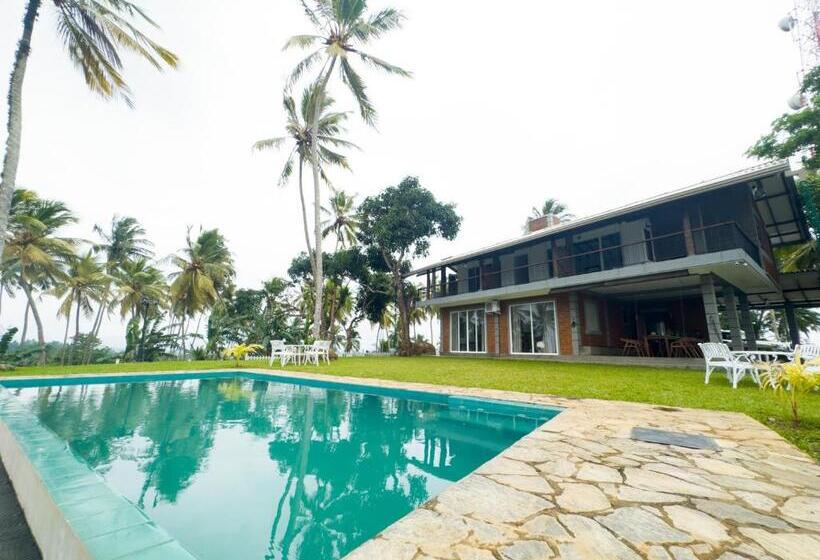 펜션 Polhena Villa Hakmana