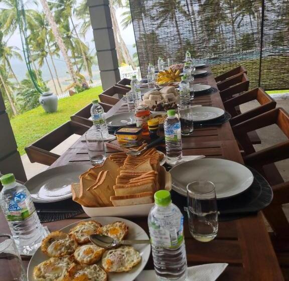 펜션 Polhena Villa Hakmana