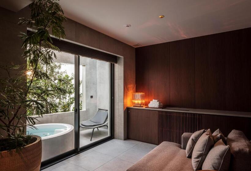 リゾートホテル Not A Hotel Fukuoka