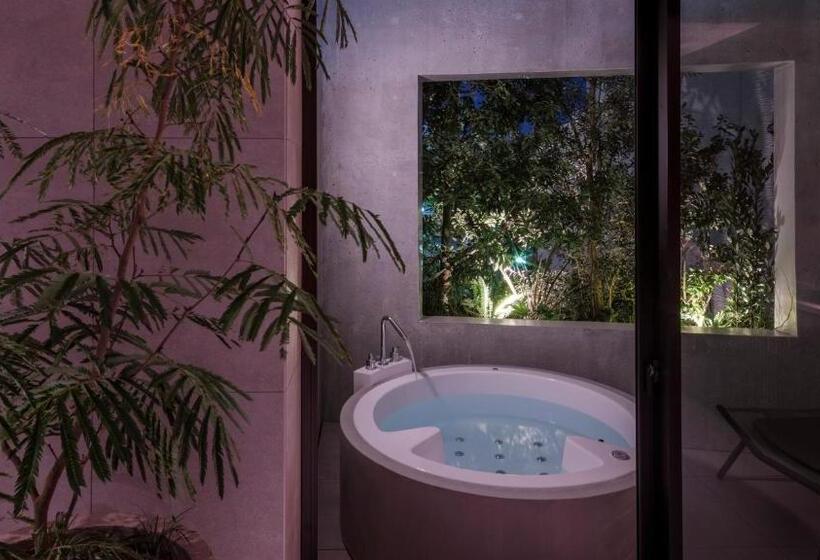 リゾートホテル Not A Hotel Fukuoka