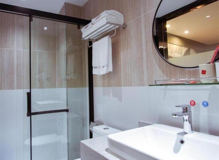 Thank Inn Hotel Guangxi Hechi Yizhou Sankeshu