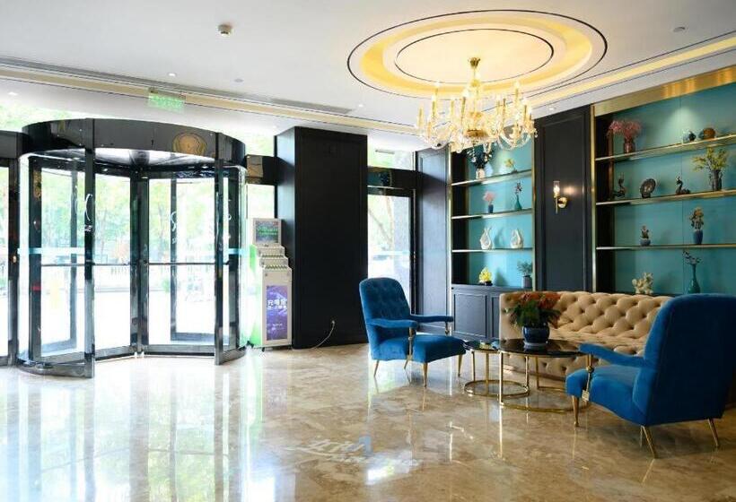 Xana Hotelle Hubei University