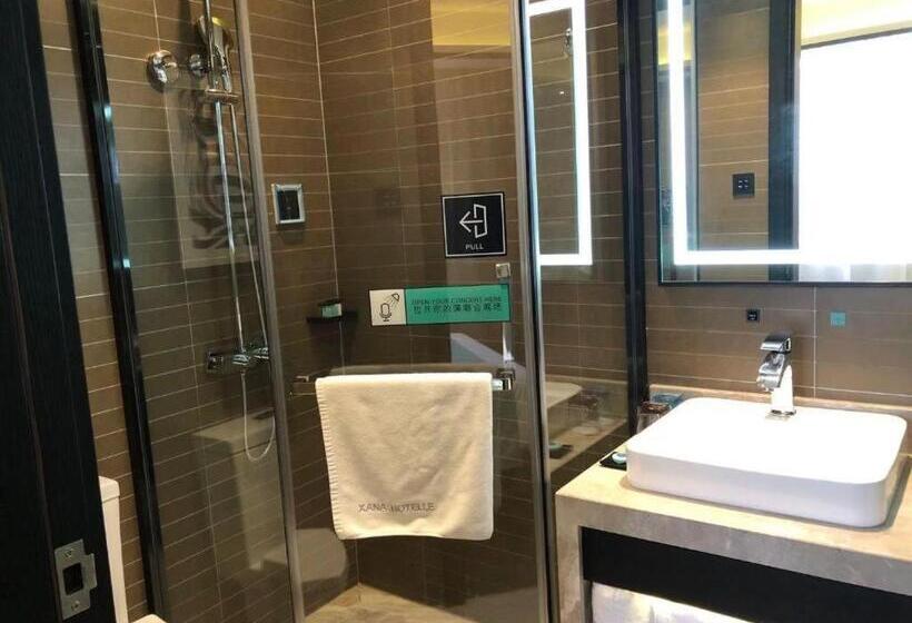 Xana Hotelle Hubei University