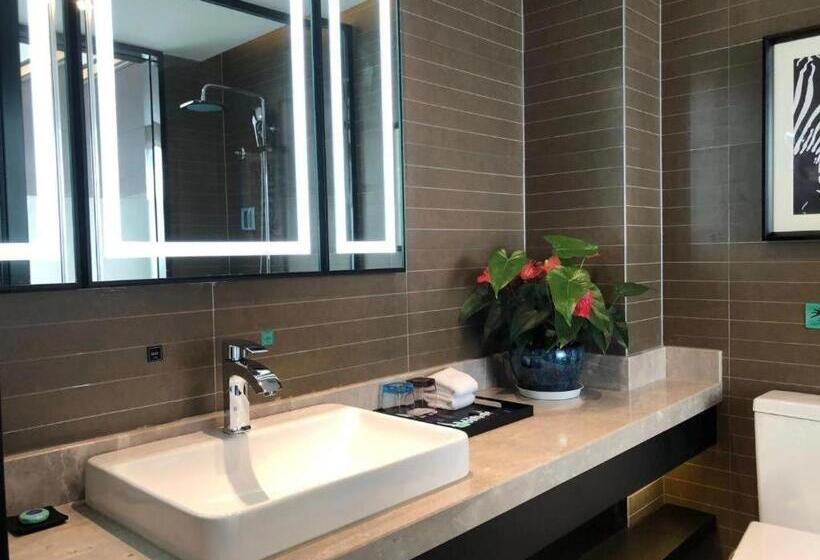 Xana Hotelle Hubei University