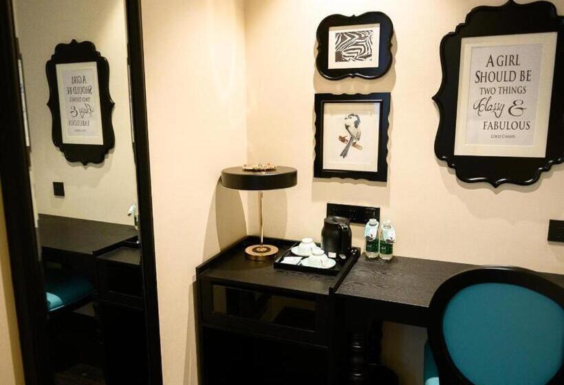 Xana Hotelle Hubei University