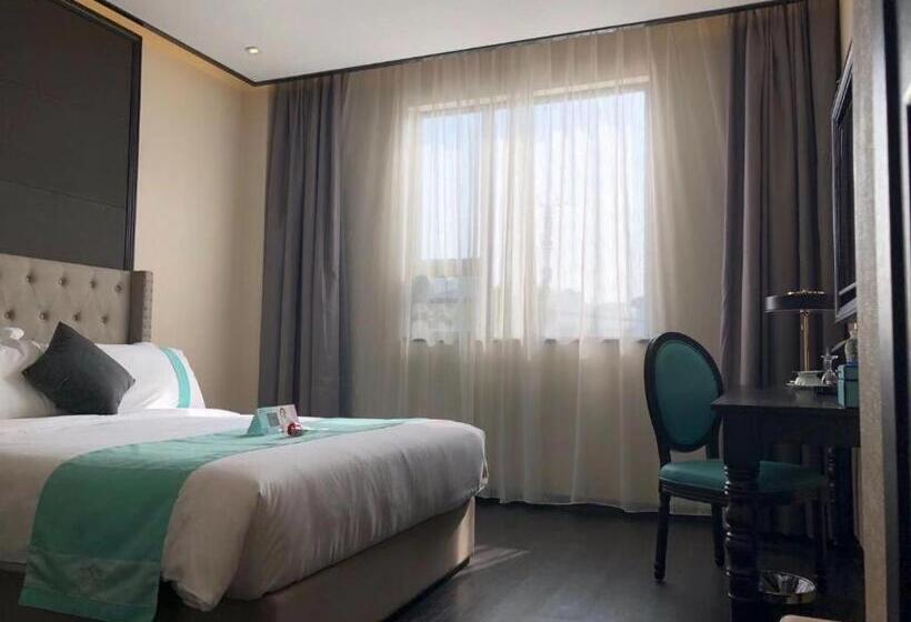 Xana Hotelle Hubei University