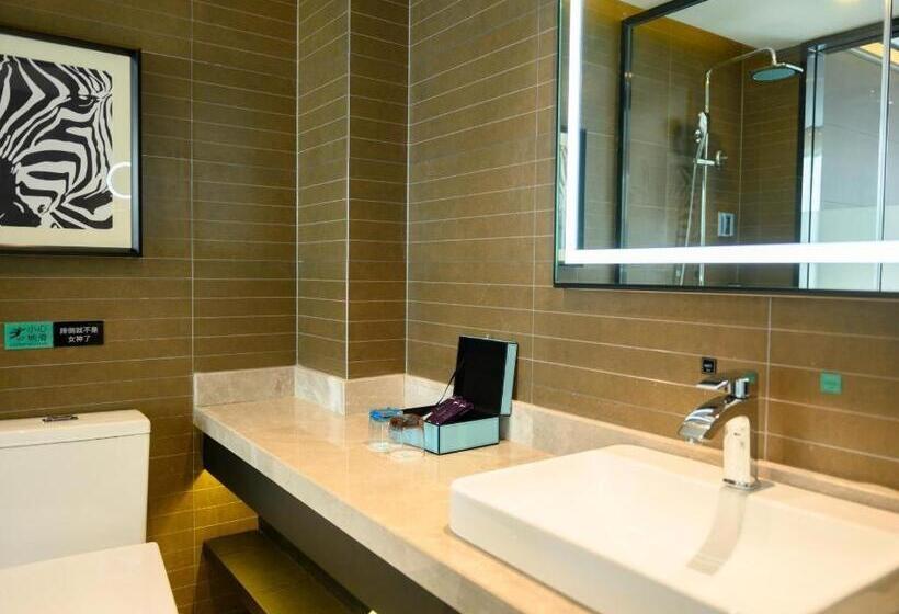 Xana Hotelle Hubei University