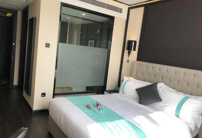 Xana Hotelle Hubei University