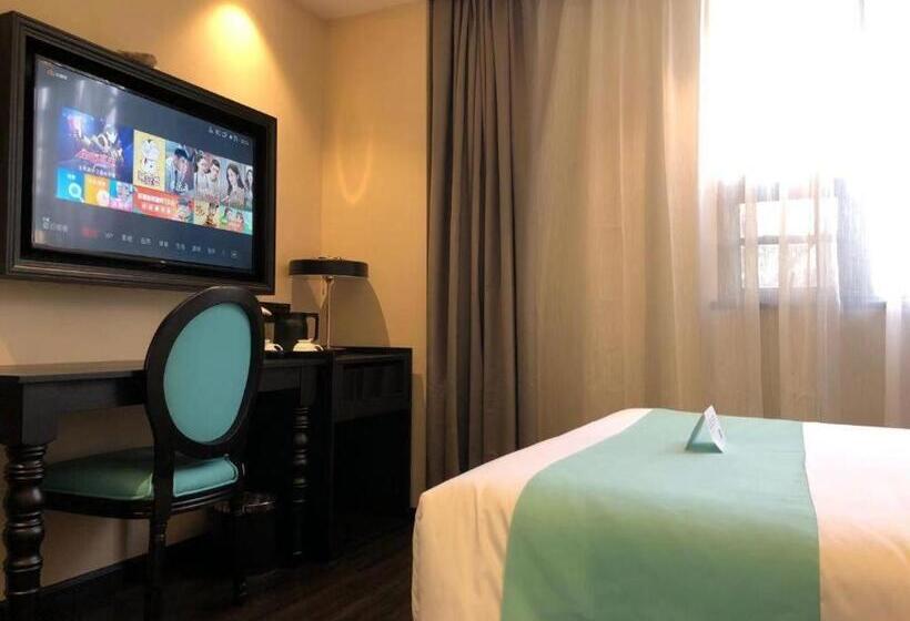 Xana Hotelle Hubei University