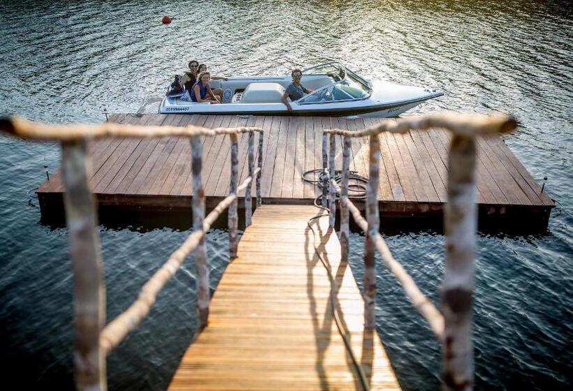 ユースホステル Villa Paz   La Villa Group