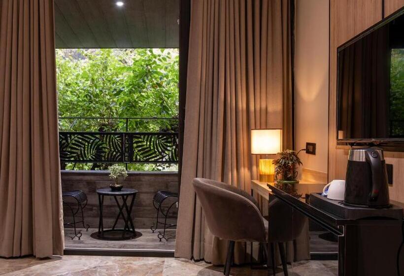 Alpine Hotel And Villas