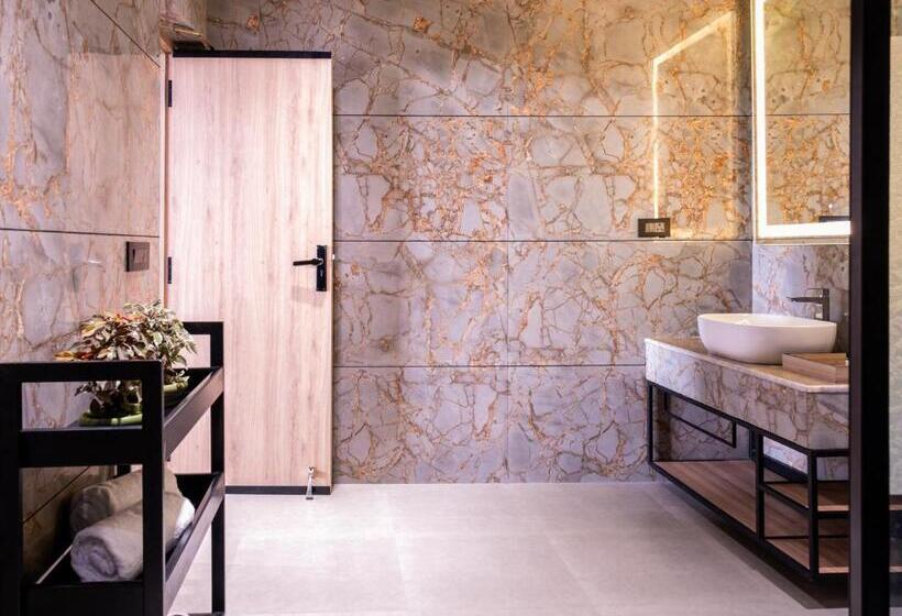 Alpine Hotel And Villas