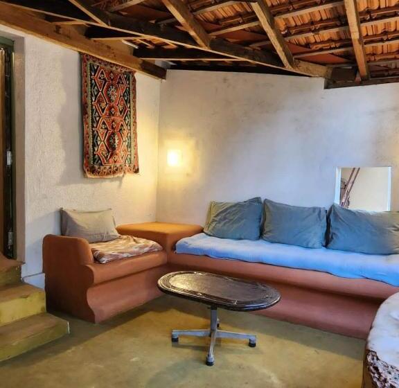 مبيت وإفطار Caju Grove   The Big Yellow Goan House