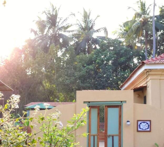 مبيت وإفطار Caju Grove   The Big Yellow Goan House
