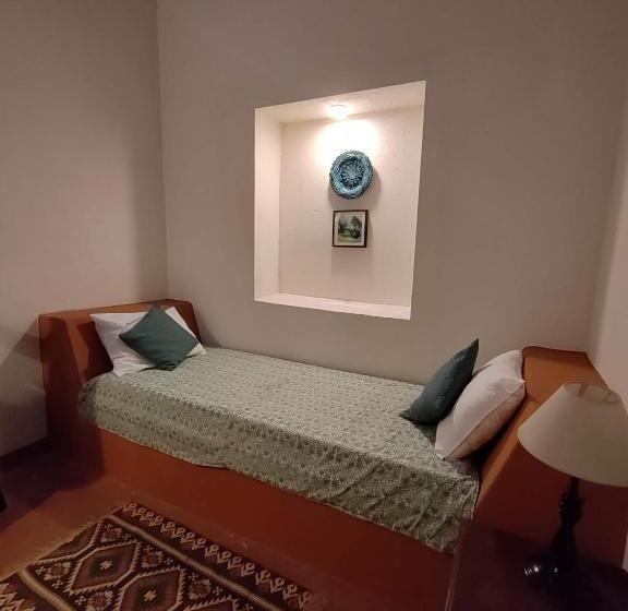 مبيت وإفطار Caju Grove   The Big Yellow Goan House