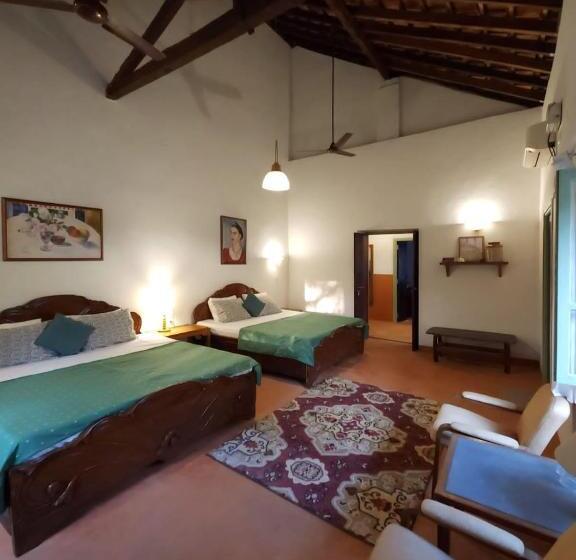 مبيت وإفطار Caju Grove   The Big Yellow Goan House