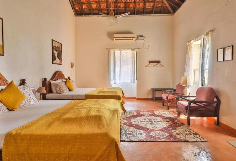 مبيت وإفطار Caju Grove   The Big Yellow Goan House