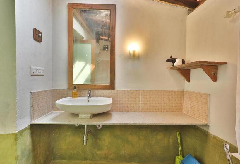 مبيت وإفطار Caju Grove   The Big Yellow Goan House