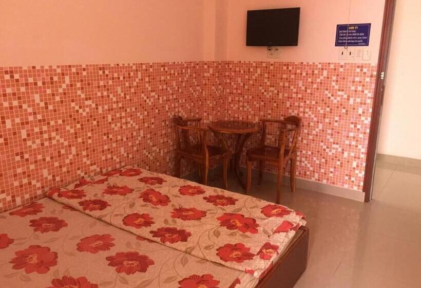 تختخواب و صبحانه Gia Tú