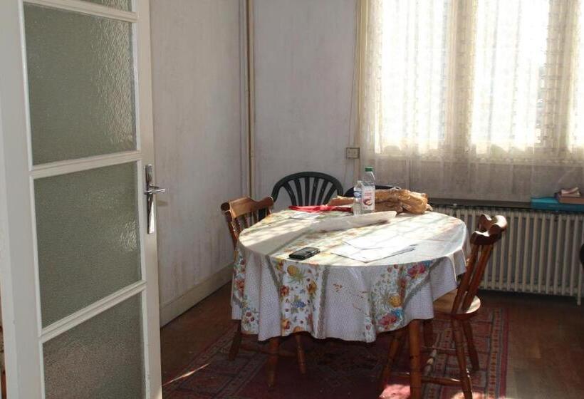 مبيت وإفطار Salamandres