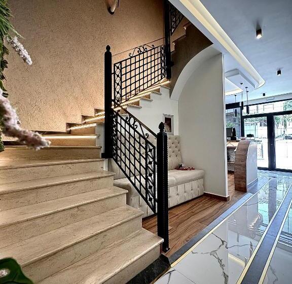 Boutique Hotel Empire Of Martin