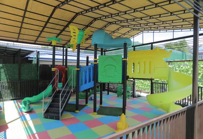 בית מלון כפרי Anka Palace