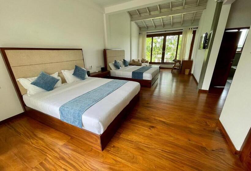 Отель Atteriya Hilltop