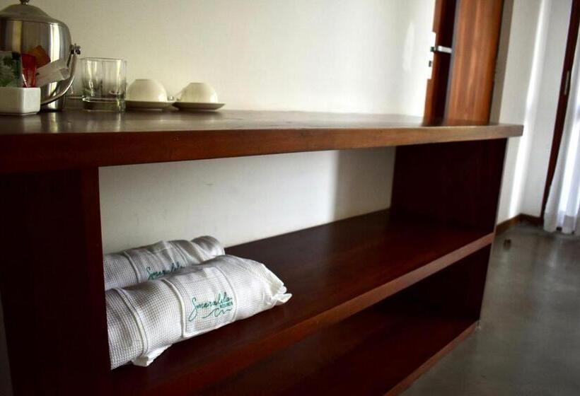 Отель Atteriya Hilltop