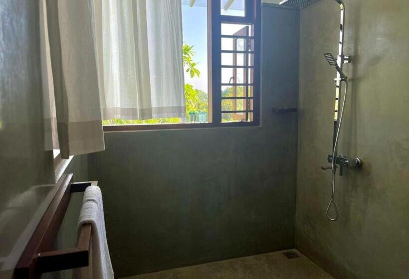 Отель Atteriya Hilltop