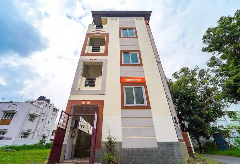 בית מלון כפרי Fabexpress Clover Castle   Nr Coimbatore International Airport