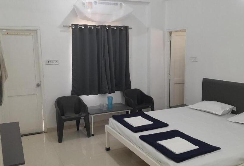 酒店 Gulati Suites