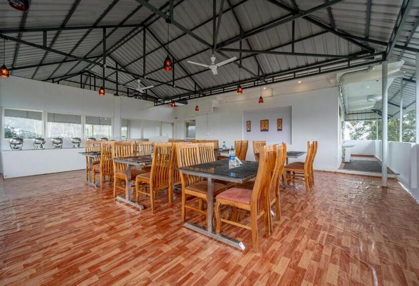 בית מלון כפרי Treebo Windsong Resort Munnar