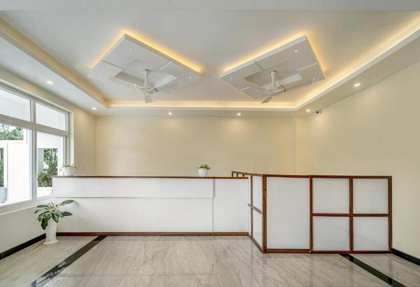 בית מלון כפרי Treebo Windsong Resort Munnar