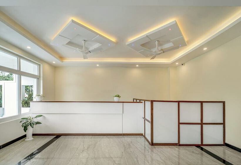 בית מלון כפרי Treebo Windsong Resort Munnar