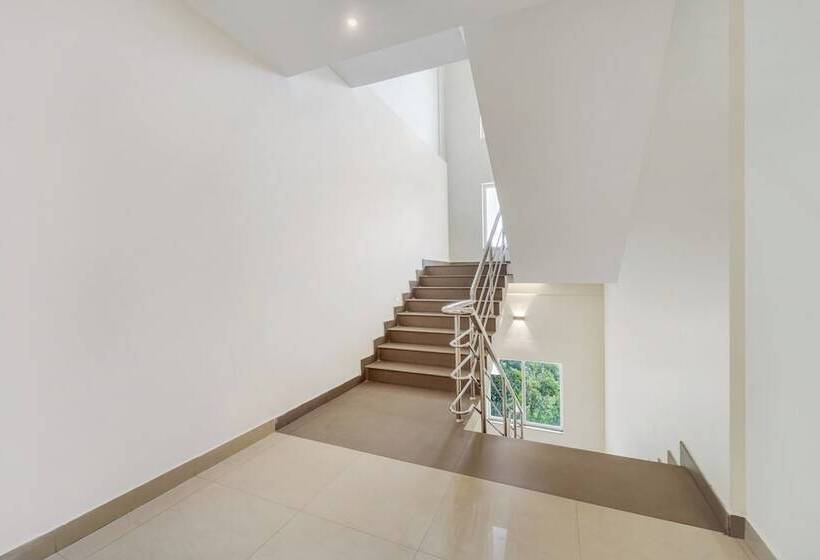 בית מלון כפרי Treebo Windsong Resort Munnar