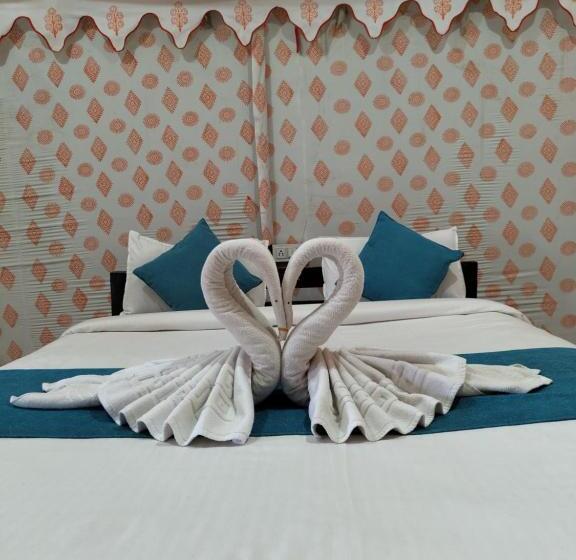 Hotel Unity Holiday Resort   Statue Of Unity