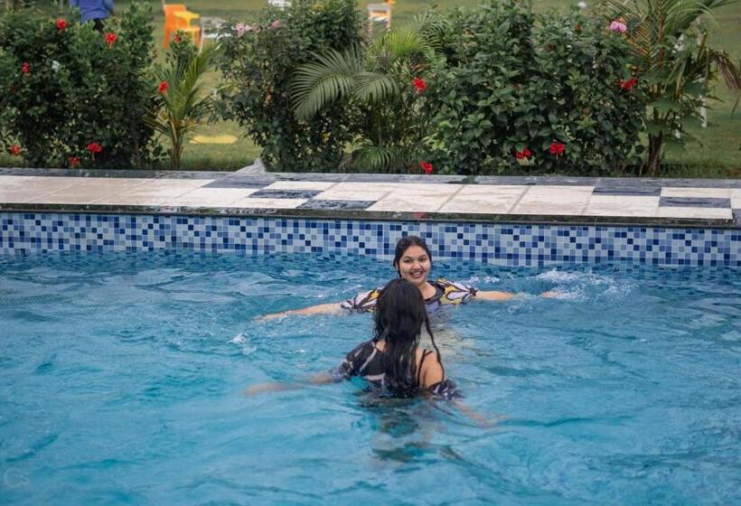 Hotel Unity Holiday Resort   Statue Of Unity