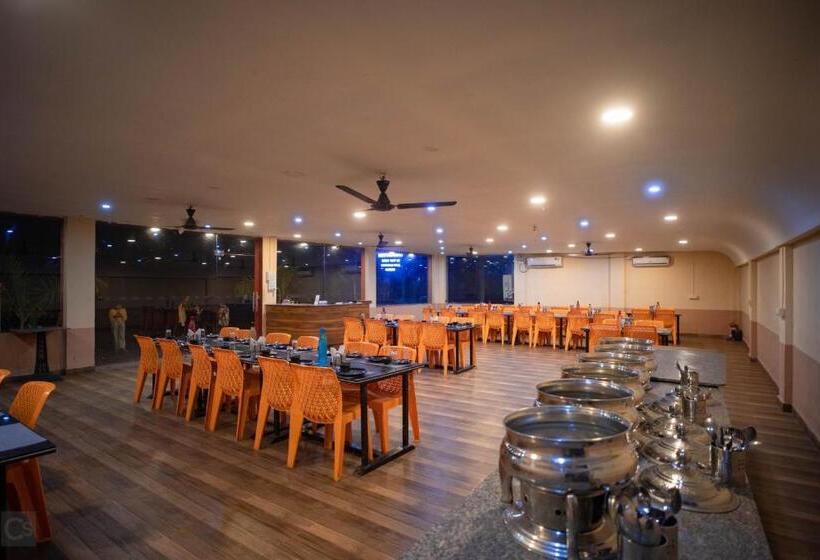 Hotel Unity Holiday Resort   Statue Of Unity