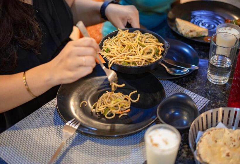 Hotel Unity Holiday Resort   Statue Of Unity