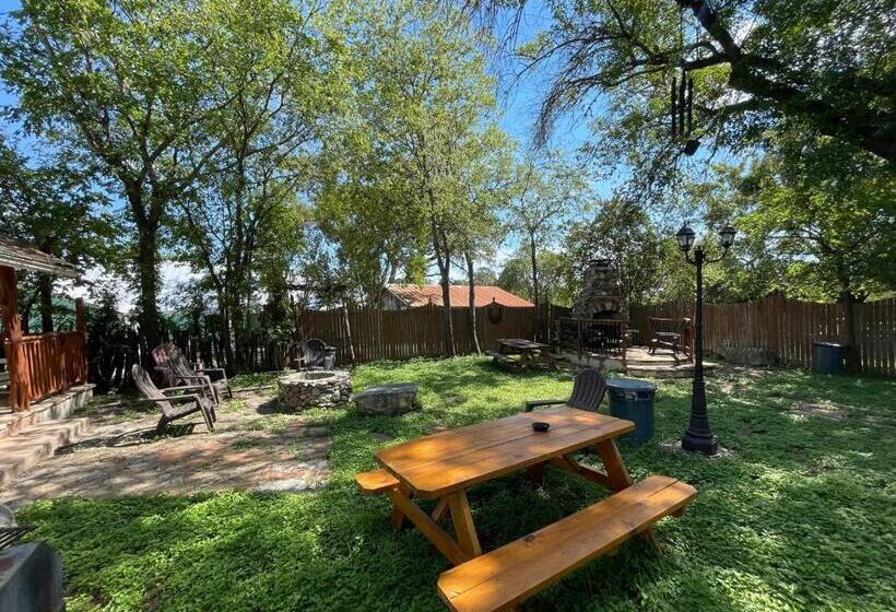 פנסיון Carriage Inn   Cottage