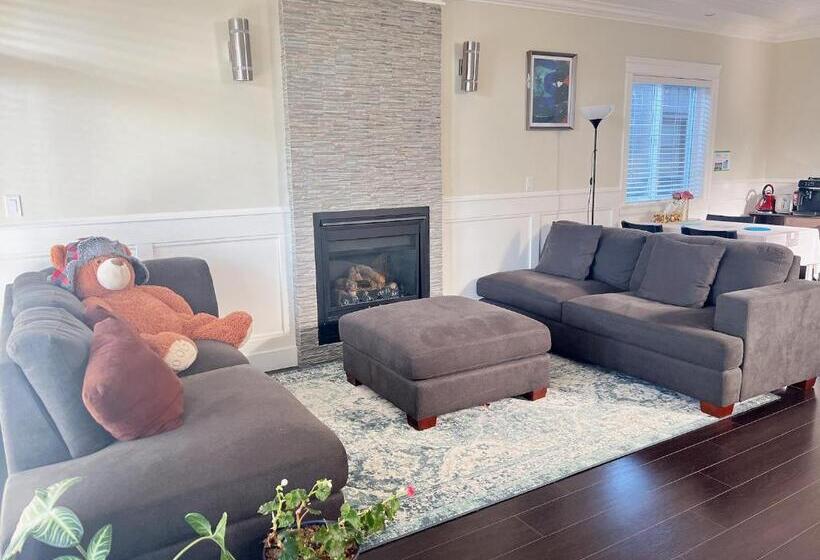 بنسيون Comfy Private Room & Bath Near Skytrain Metrotown