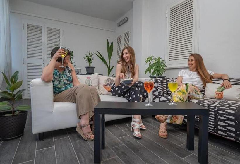 פנסיון Ebony Room Near Airport Cia E Metro