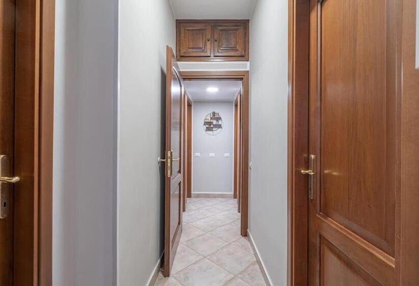 פנסיון Ebony Room Near Airport Cia E Metro