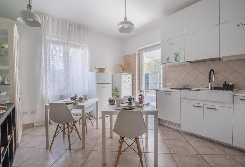 פנסיון Ebony Room Near Airport Cia E Metro