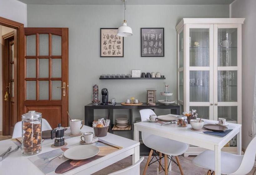 פנסיון Ebony Room Near Airport Cia E Metro