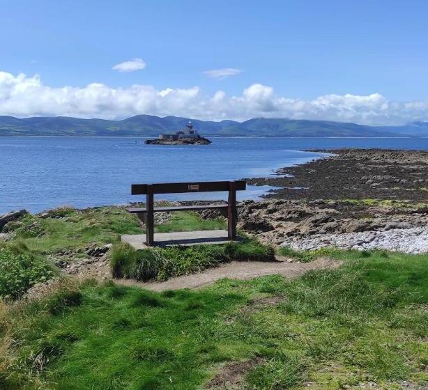 Пансион Retreat By The Feale